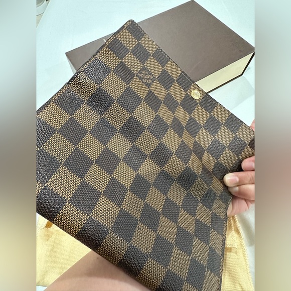 Louis Vuitton Sarah Wallet - Picture 9 of 12